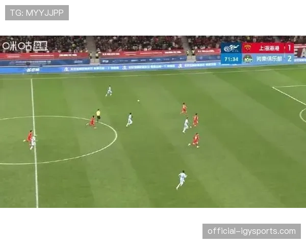 争议！萨卡禁区内倒地，裁判未判点球，VAR介入后维持原判